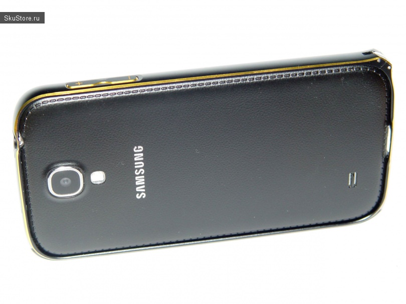 Samsung Galaxy S4 с бампером - вид снизу
