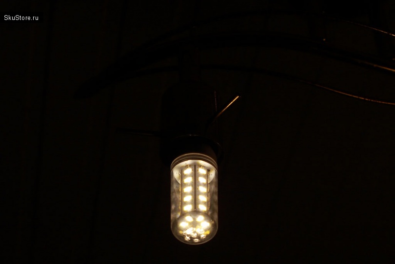 Яркость светодиодной лампы-кукурузы на 12 Вт