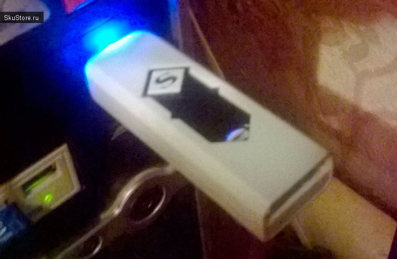 Зажигалка Супермена заряжается от USB