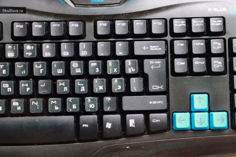 Клавиатура после очистки лизуном