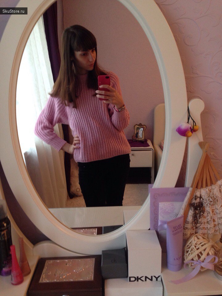 Нежно-розовый шерстяной свитер на мне