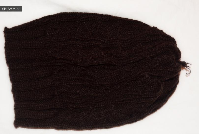 Женская зимняя шапка с помпоном из меха енота