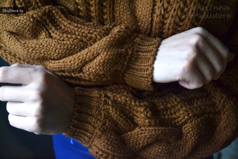 Укороченный вязаный свитер без ворота