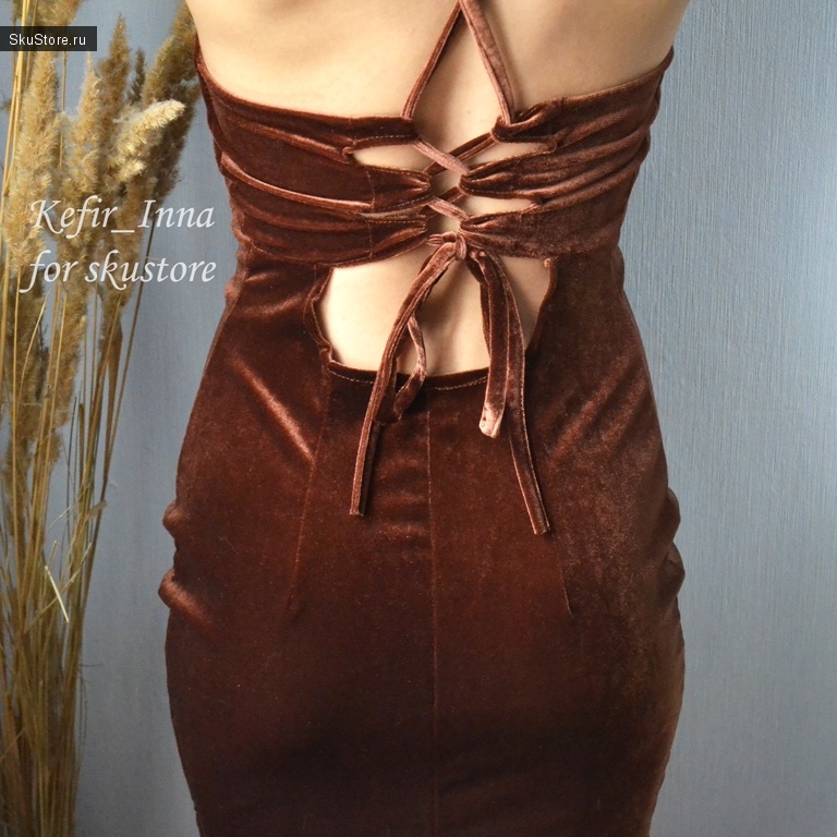 Шоколадное платье с красивой шнуровкой на спине