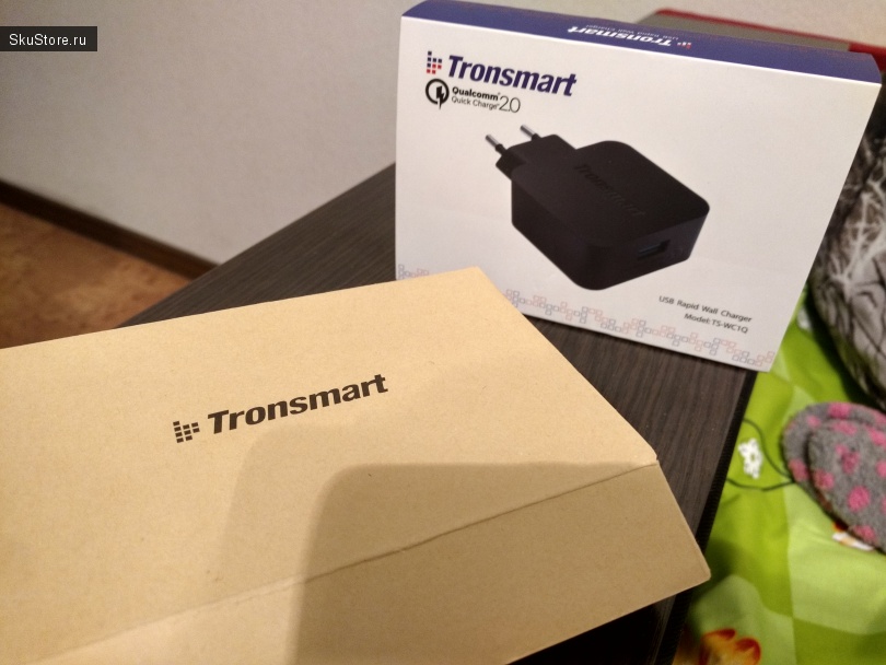 Быстрая зарядка от Tronsmart - коробка