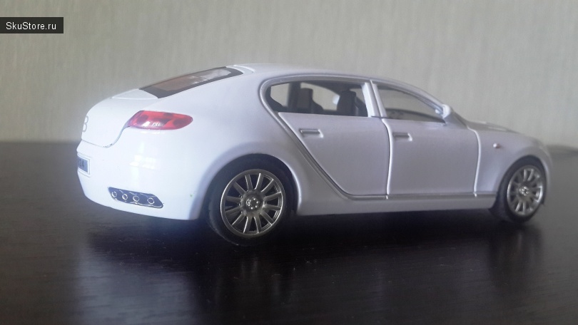 Модель 1:32 Bugatti с Алиэкспресс