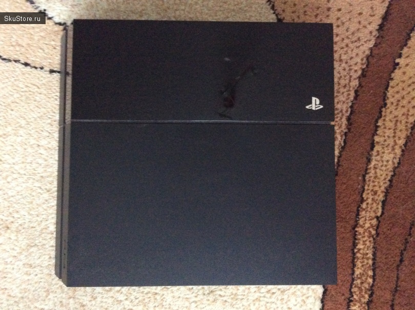 Консоль Sony PlayStation 4 - вид сверху