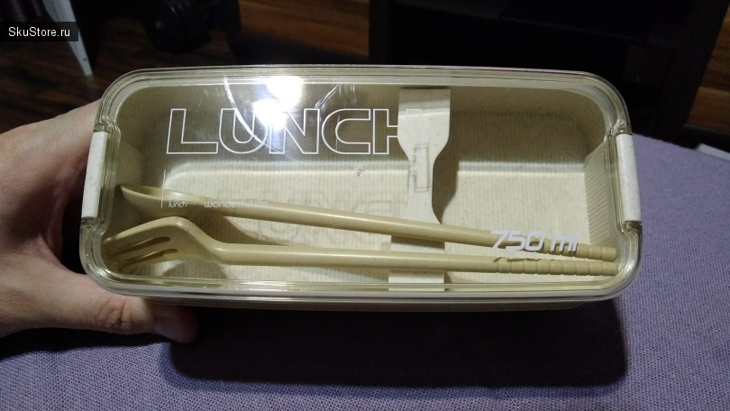 Компактный контейнер для обедов в офисе