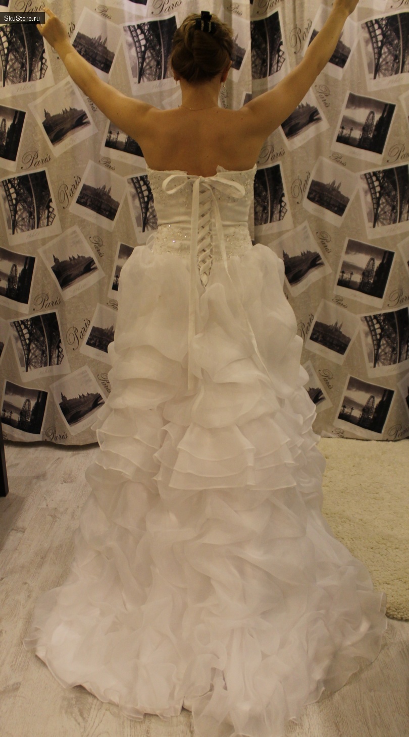 Свадебное платье - вид сзади