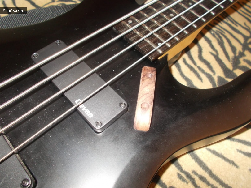 Набор из двух подставок под пальцы для бас-гитары