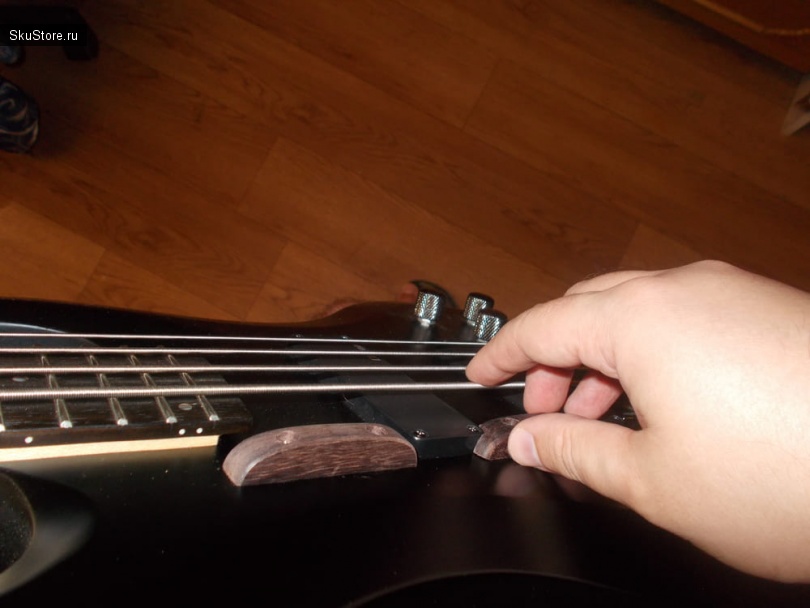 Набор из двух подставок под пальцы для бас-гитары
