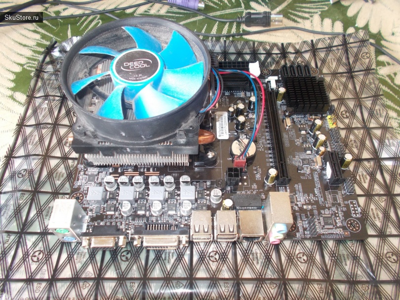 Материнская плата на чипсете Intel H55 на сокет FM1 Материнская плата на чипсете Intel H55 на сокет FM1