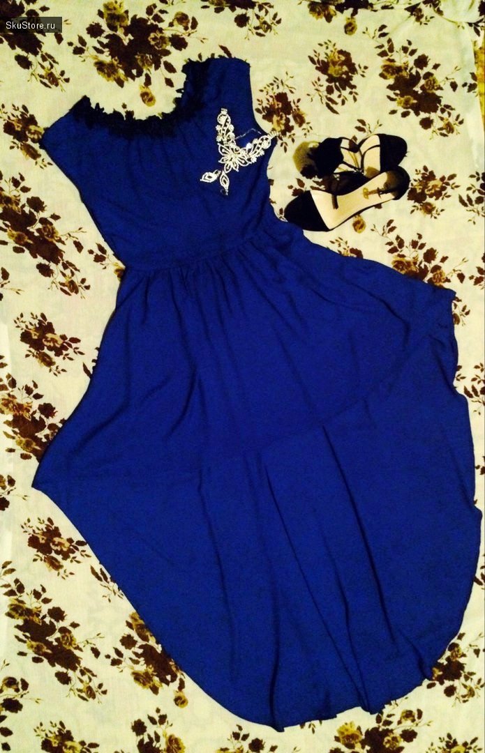 Синее платье с ассимметричным подолом-хвостом