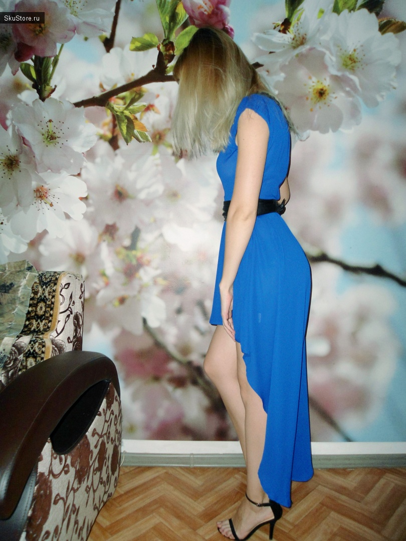 Синее платье с ассимметричным подолом-хвостом