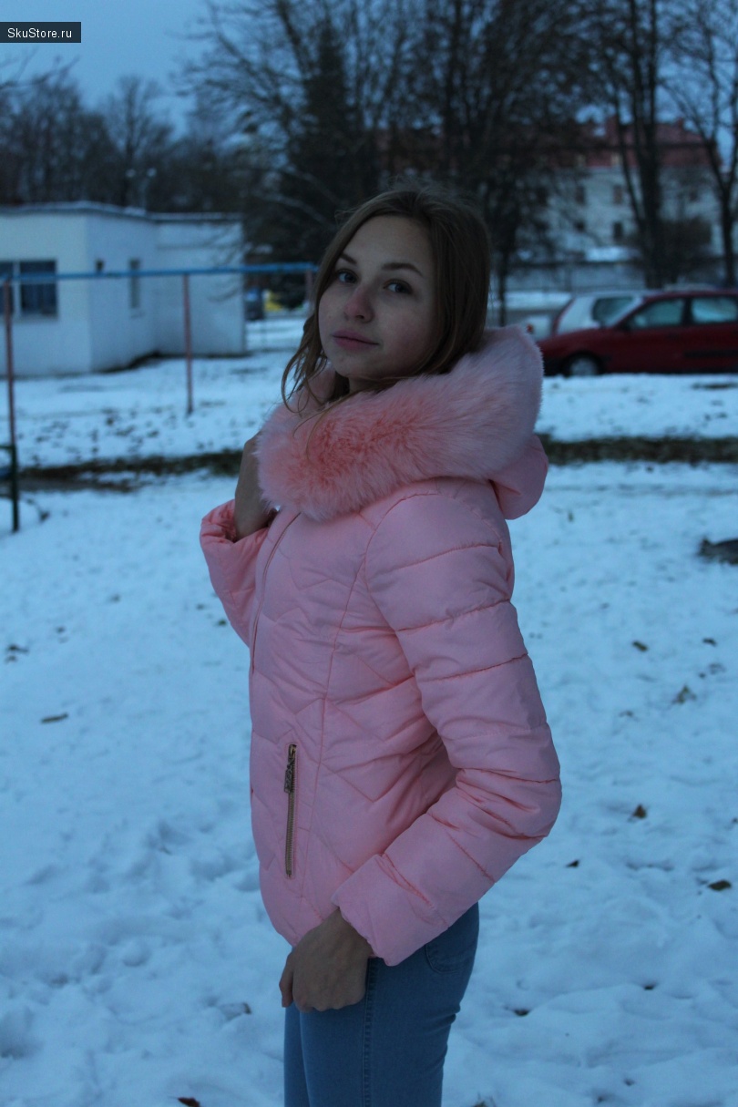 Короткая зимняя куртка в розовом цвете
