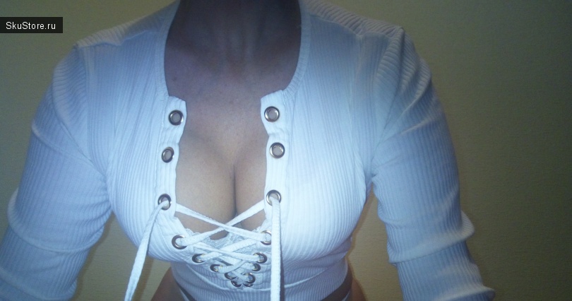 Блузка со шнуровкой