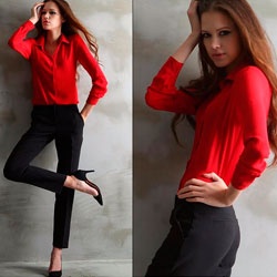 Яркая женская блузка красного цвета
